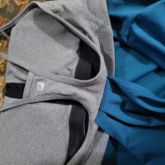 Fabletics top with built-in bra - Picture 9 of 10